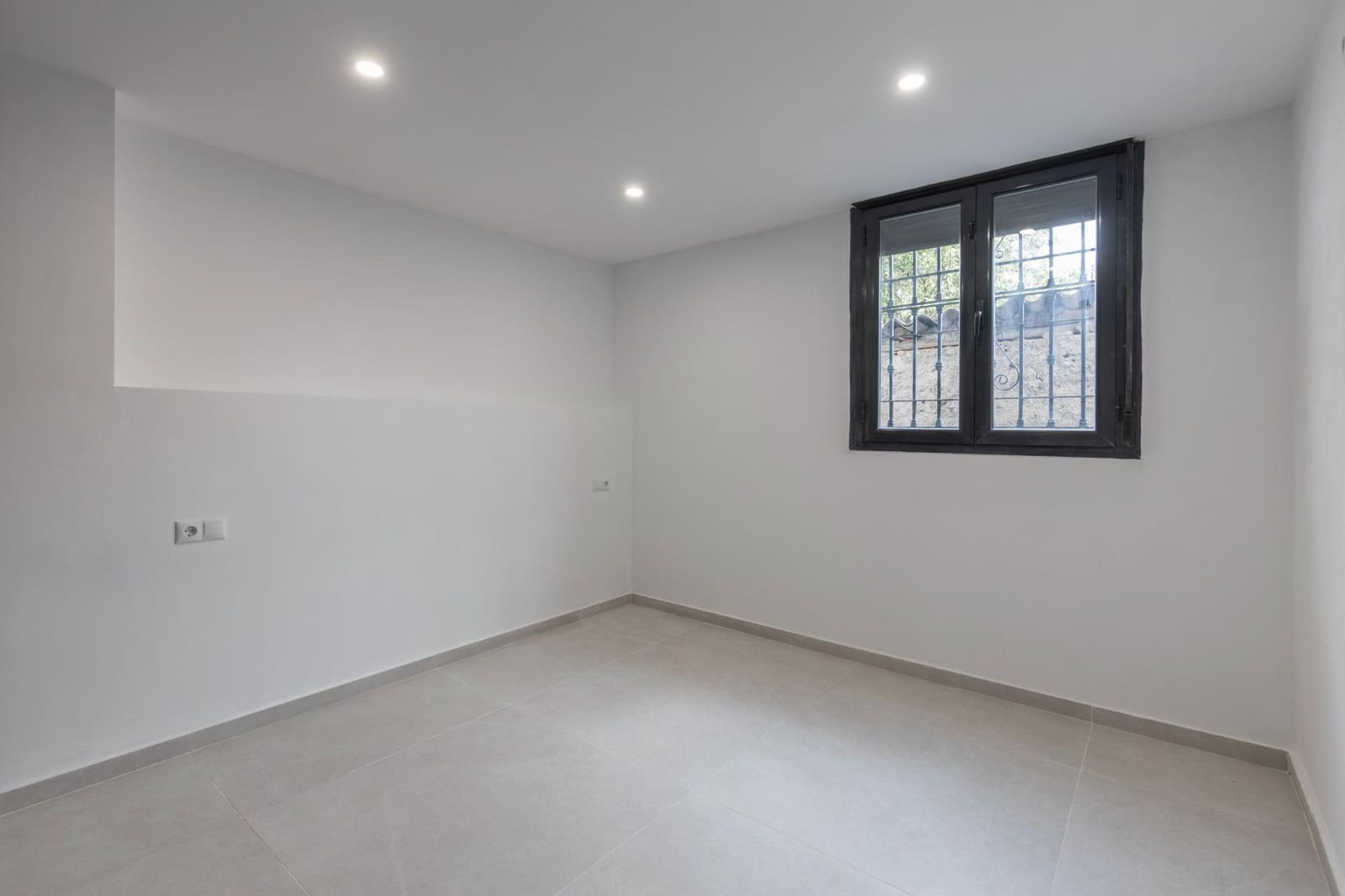 6 bedroom Townhouse for sale in Monachil - € 355,000 (Ref: 9434206)