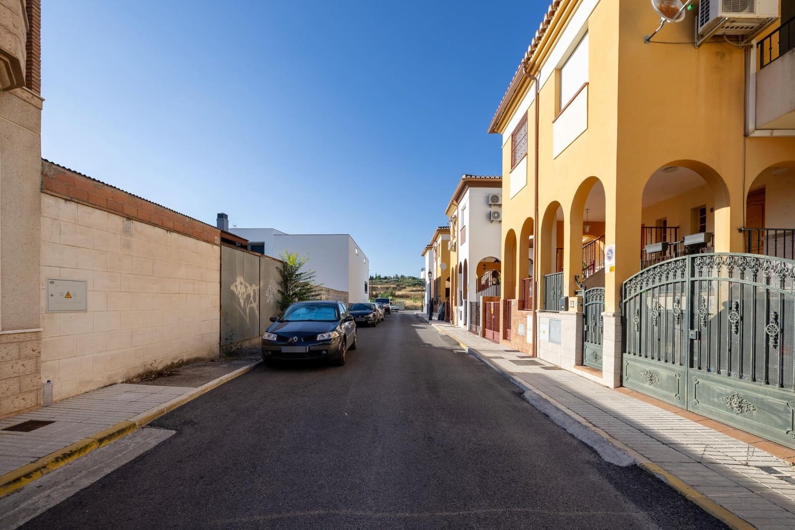 3 bedroom Townhouse for sale in Peligros with garage - € 205,000 (Ref: 9434210)