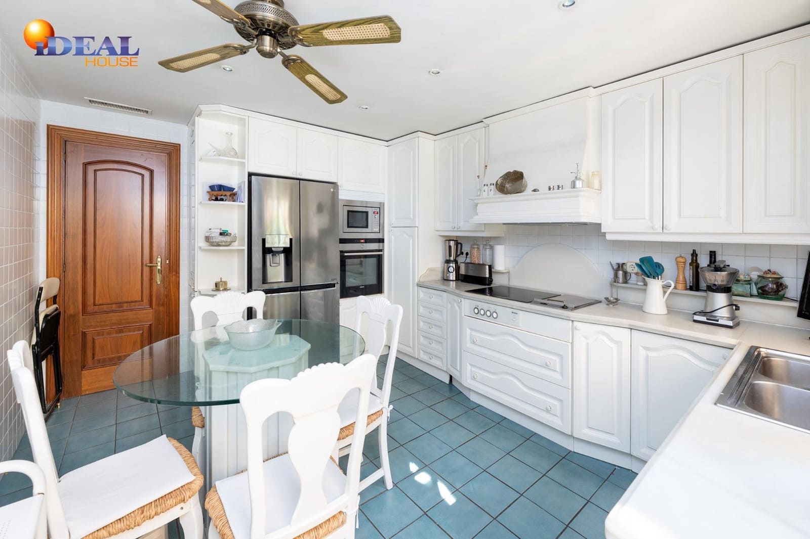 5 makuuhuone Huvila myytävänä paikassa Granada kaupunki mukana uima-altaan 
autotalli - 950 000 € (Ref: 9434212)