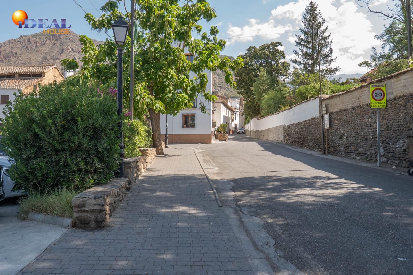 Adosado de 2 habitaciones en Nigüelas en venta - 230.000 € (Ref: 9434215)