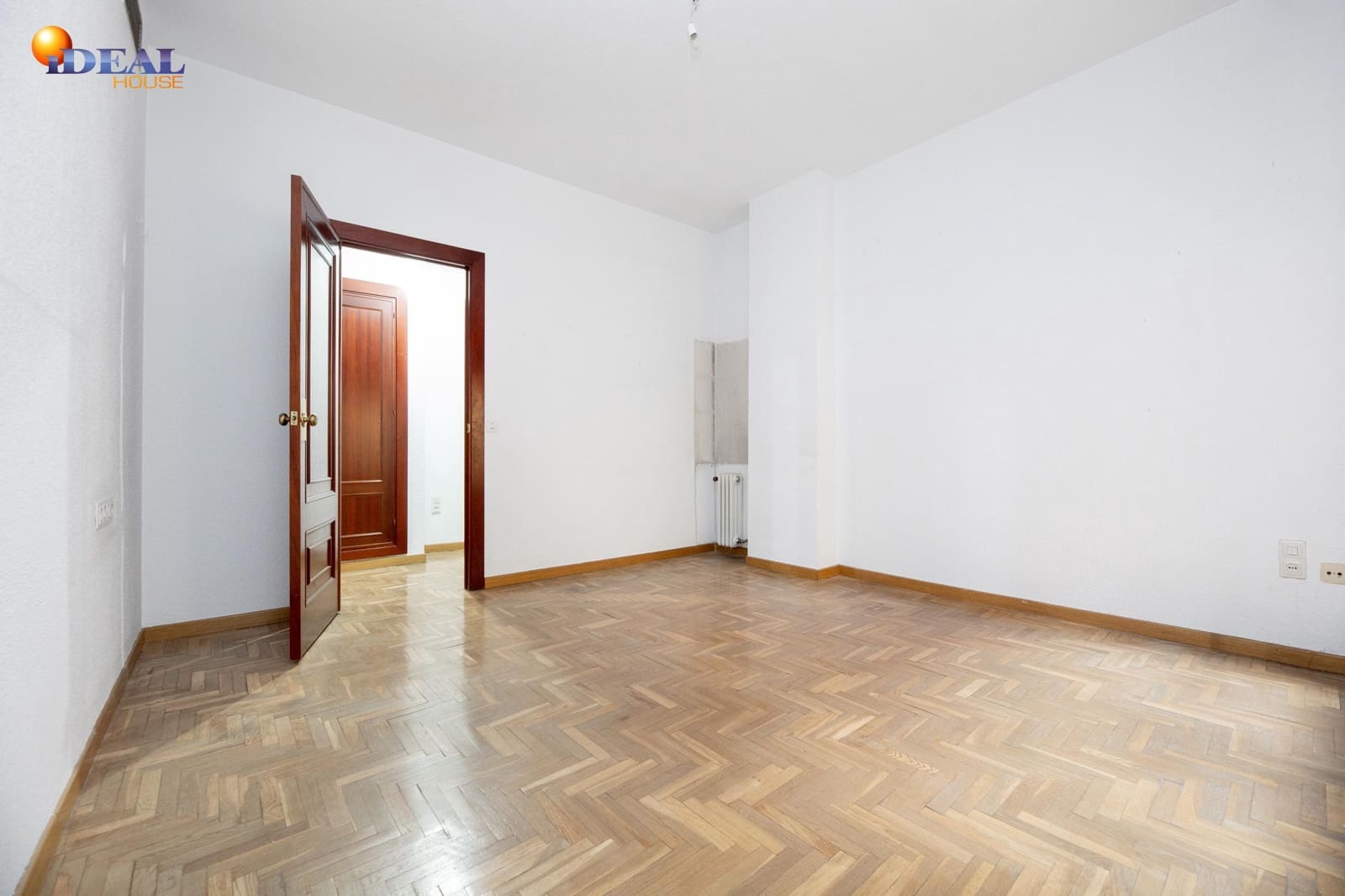 4 slaapkamer Flat te koop in Granada stad met zwembad - € 495.000 (Ref: 9434218)