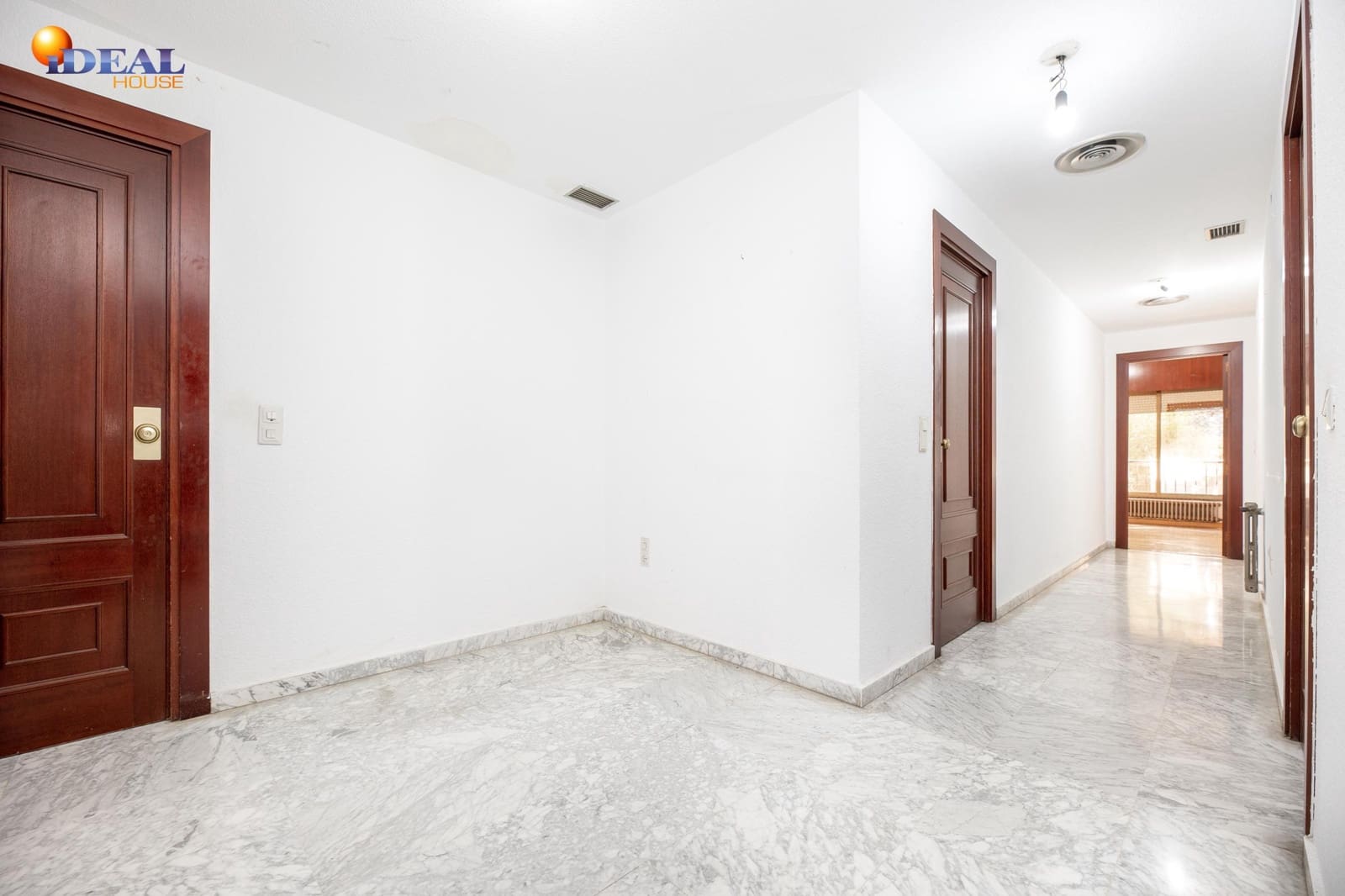 4 slaapkamer Flat te koop in Granada stad met zwembad - € 495.000 (Ref: 9434218)