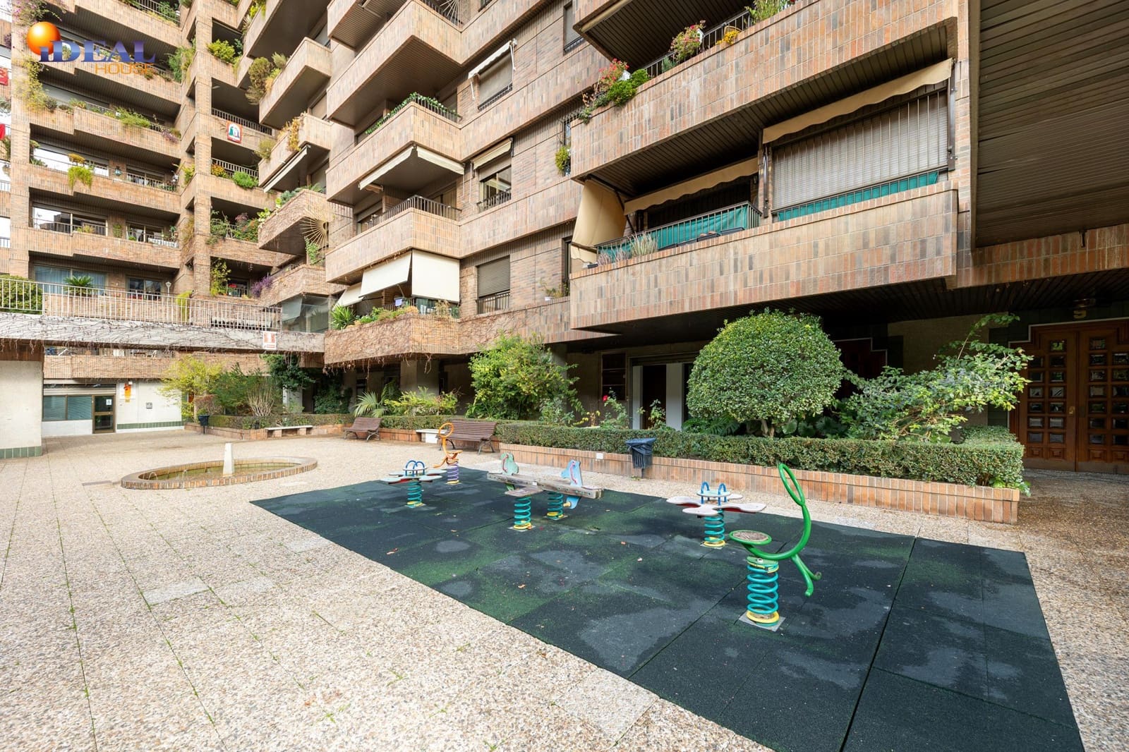 4 slaapkamer Flat te koop in Granada stad met zwembad - € 495.000 (Ref: 9434218)