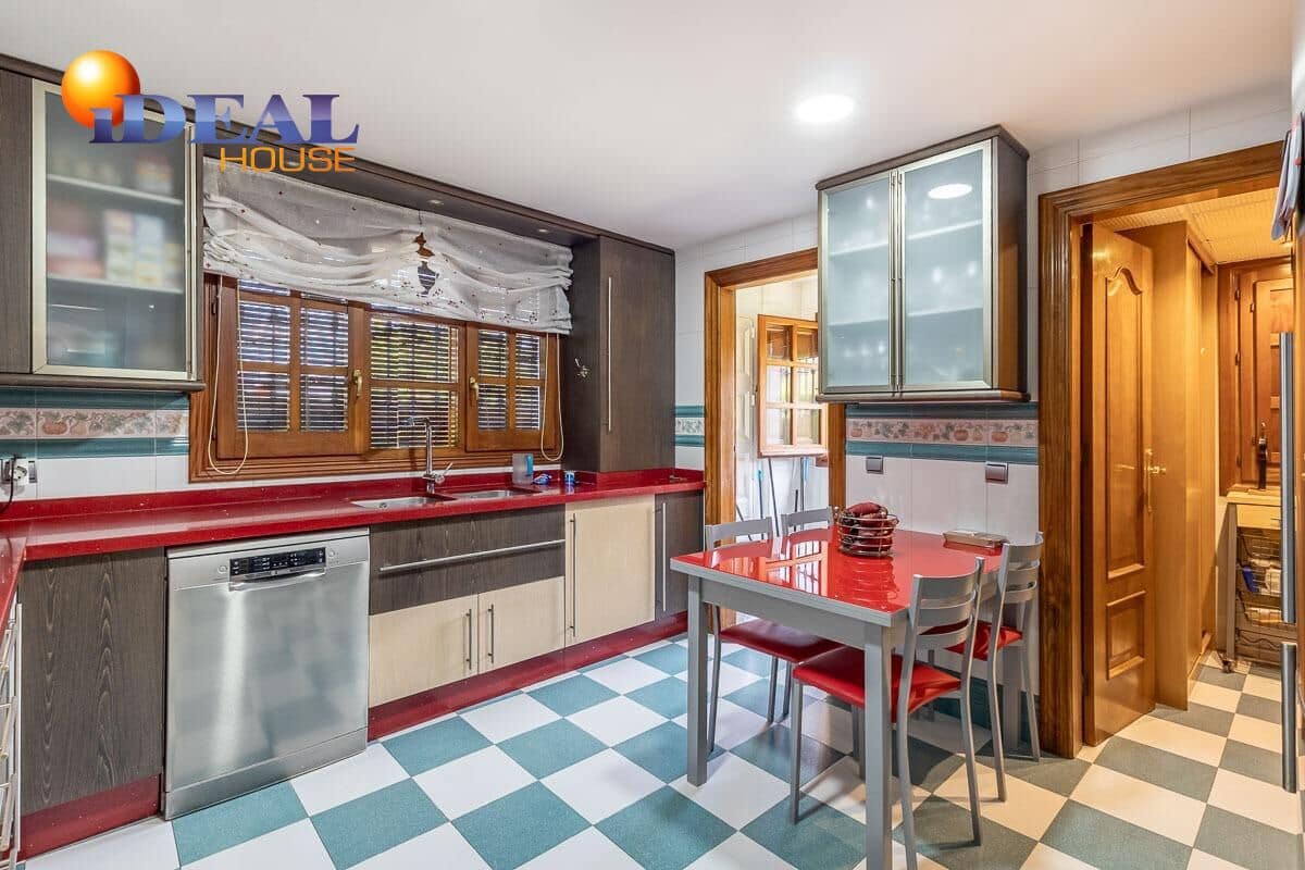 5 bedroom Villa for sale in Monachil with pool garage - € 619,000 (Ref: 9434219)