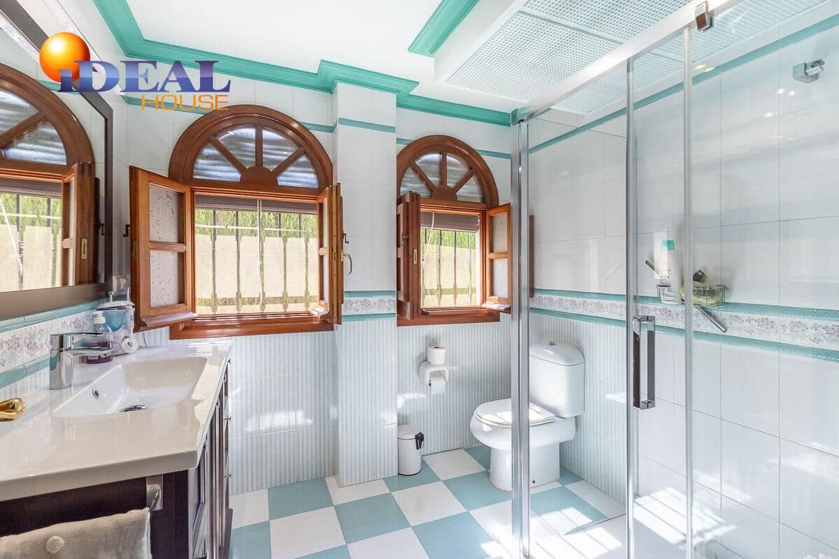 5 bedroom Villa for sale in Monachil with pool garage - € 619,000 (Ref: 9434219)