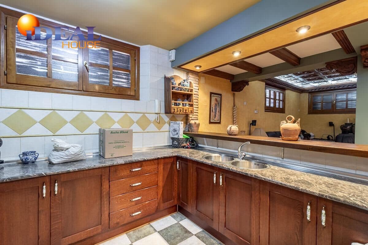 5 bedroom Villa for sale in Monachil with pool garage - € 619,000 (Ref: 9434219)