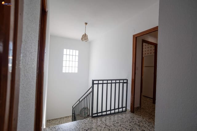 5 makuuhuone Rivitalo myytävänä paikassa Loja - 225 000 € (Ref: 9434220)