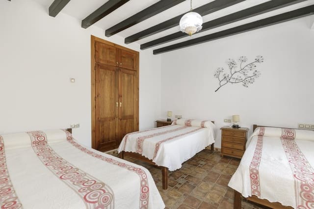 6 sovrum Företag till salu i Poligono Cartuja - La Paz, Granada stad - 1 550 000 € (Ref: 9434222)