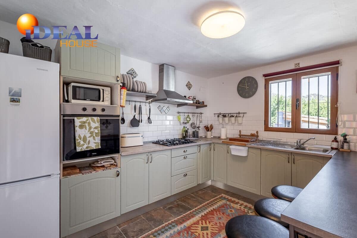 4 bedroom Villa for sale in Loja with pool - € 268,000 (Ref: 9434223)