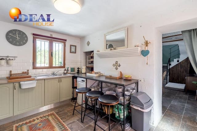 4 bedroom Villa for sale in Loja with pool - € 268,000 (Ref: 9434223)