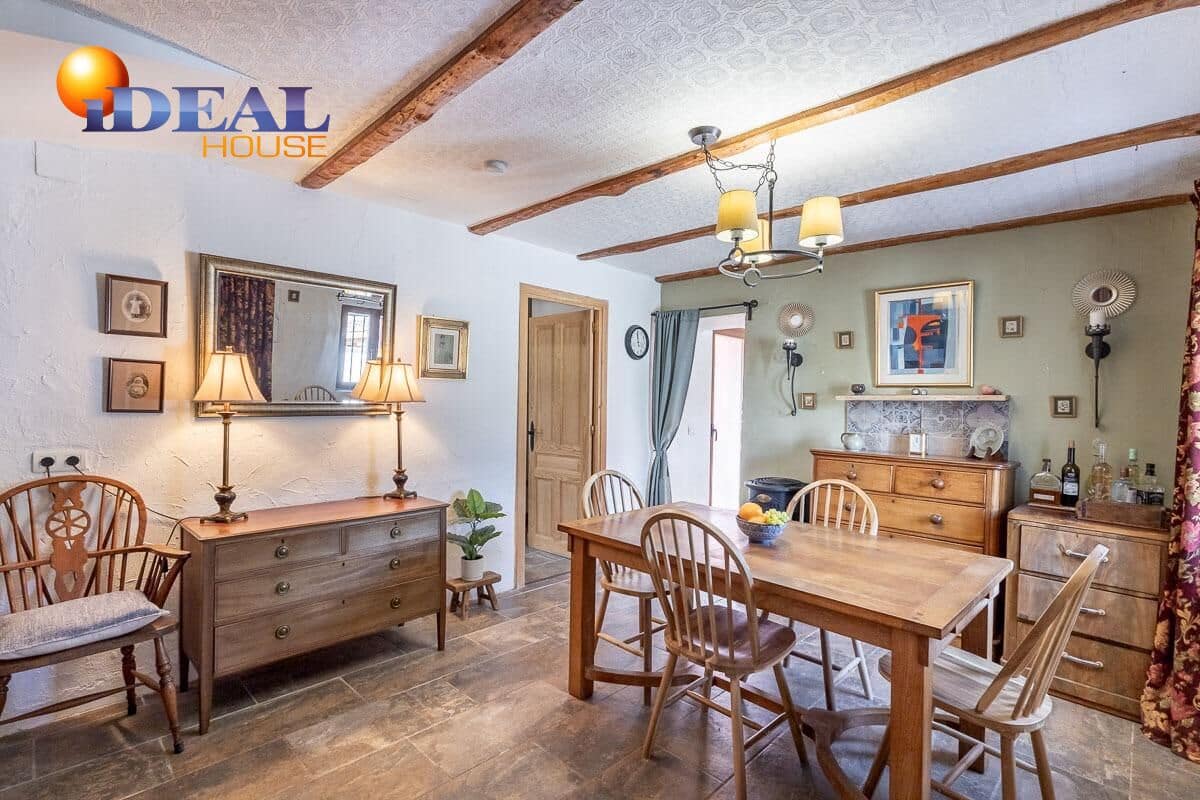 4 bedroom Villa for sale in Loja with pool - € 268,000 (Ref: 9434223)