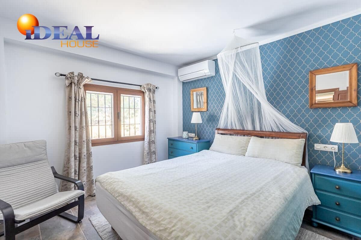 4 bedroom Villa for sale in Loja with pool - € 268,000 (Ref: 9434223)