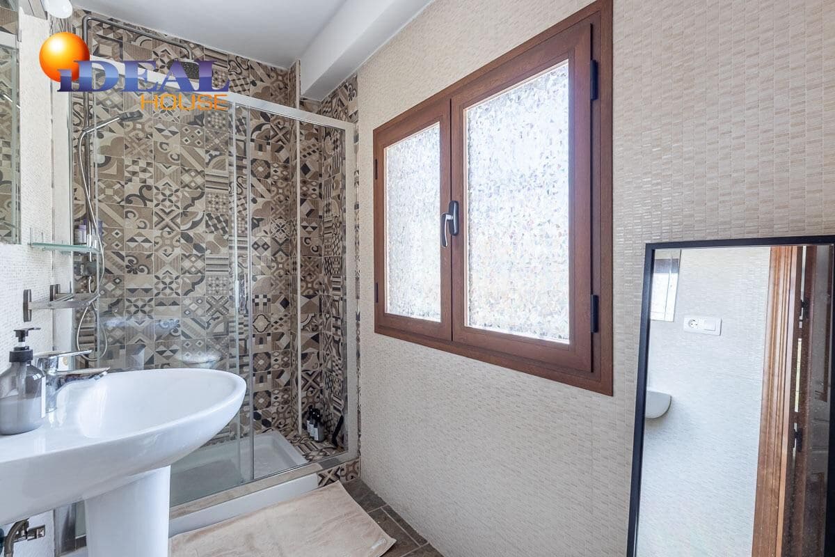 4 bedroom Villa for sale in Loja with pool - € 268,000 (Ref: 9434223)