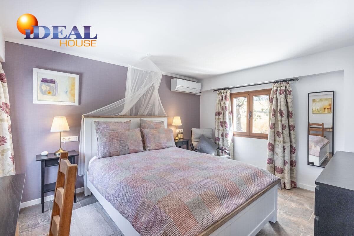 4 bedroom Villa for sale in Loja with pool - € 268,000 (Ref: 9434223)