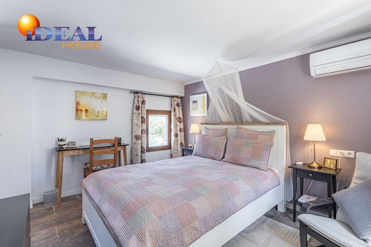 4 bedroom Villa for sale in Loja with pool - € 268,000 (Ref: 9434223)