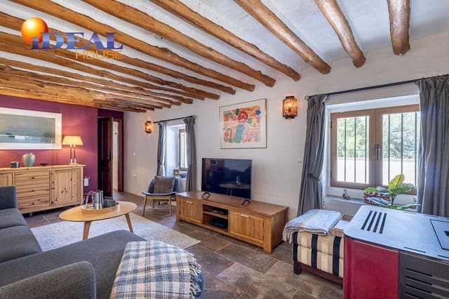 4 bedroom Villa for sale in Loja with pool - € 268,000 (Ref: 9434223)