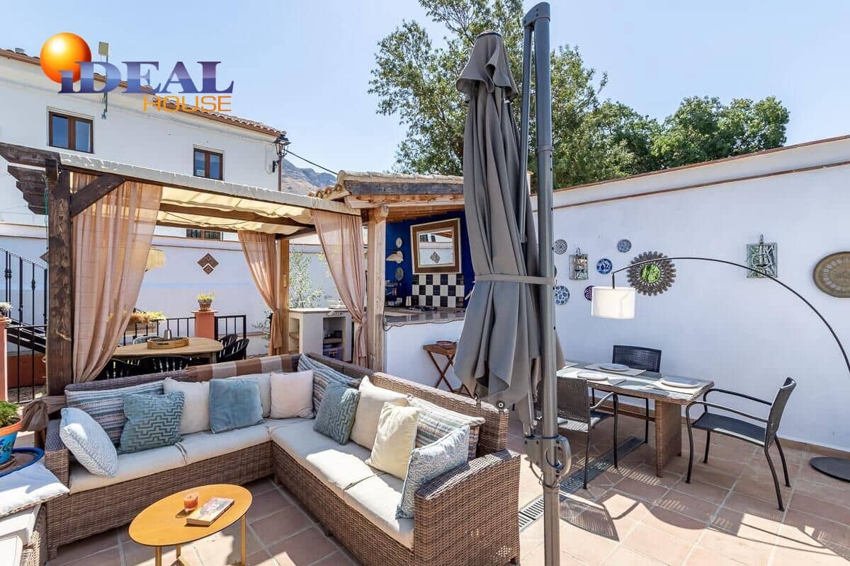 4 bedroom Villa for sale in Loja with pool - € 268,000 (Ref: 9434223)