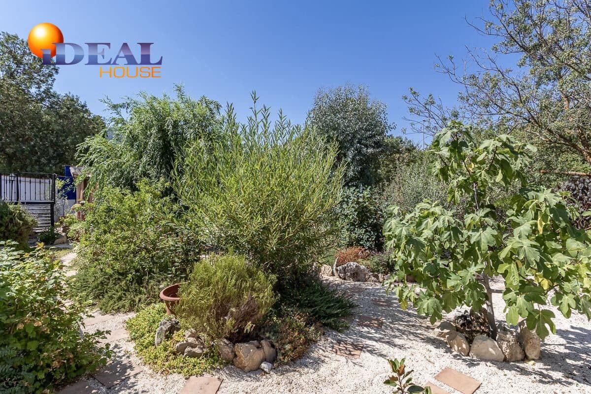 4 bedroom Villa for sale in Loja with pool - € 268,000 (Ref: 9434223)