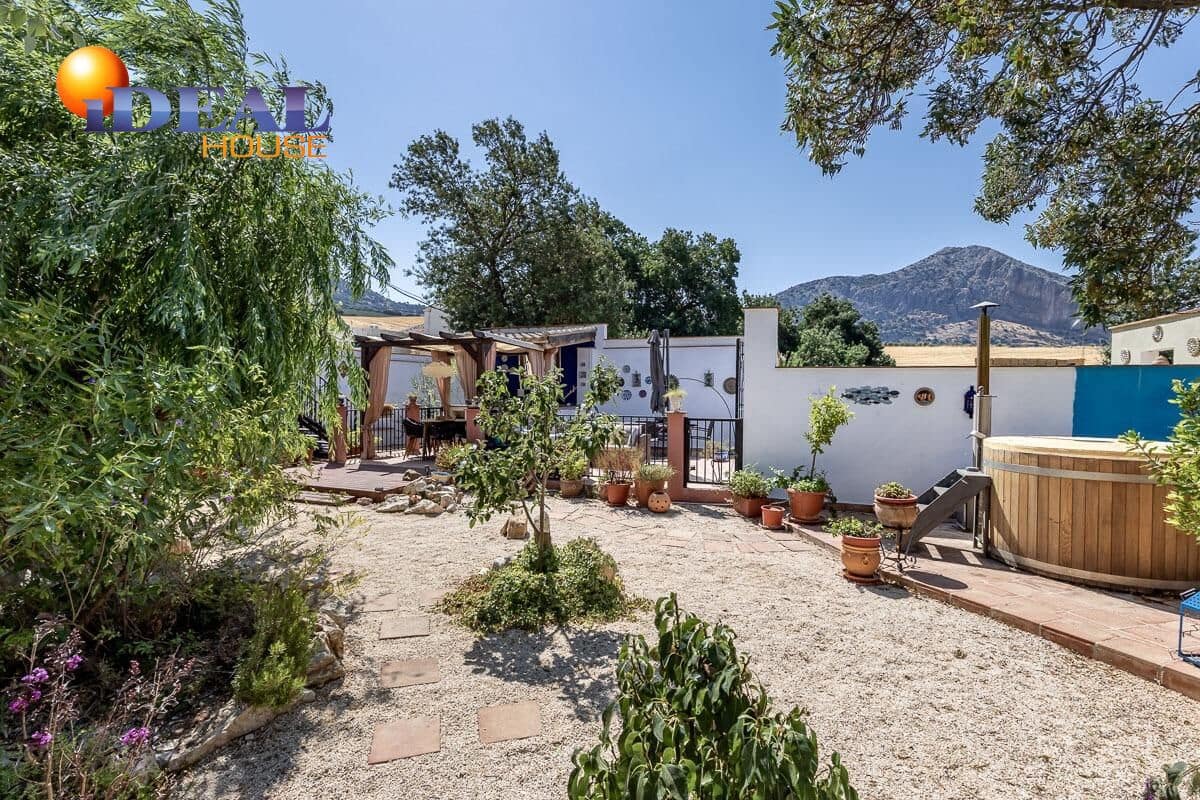 4 bedroom Villa for sale in Loja with pool - € 268,000 (Ref: 9434223)