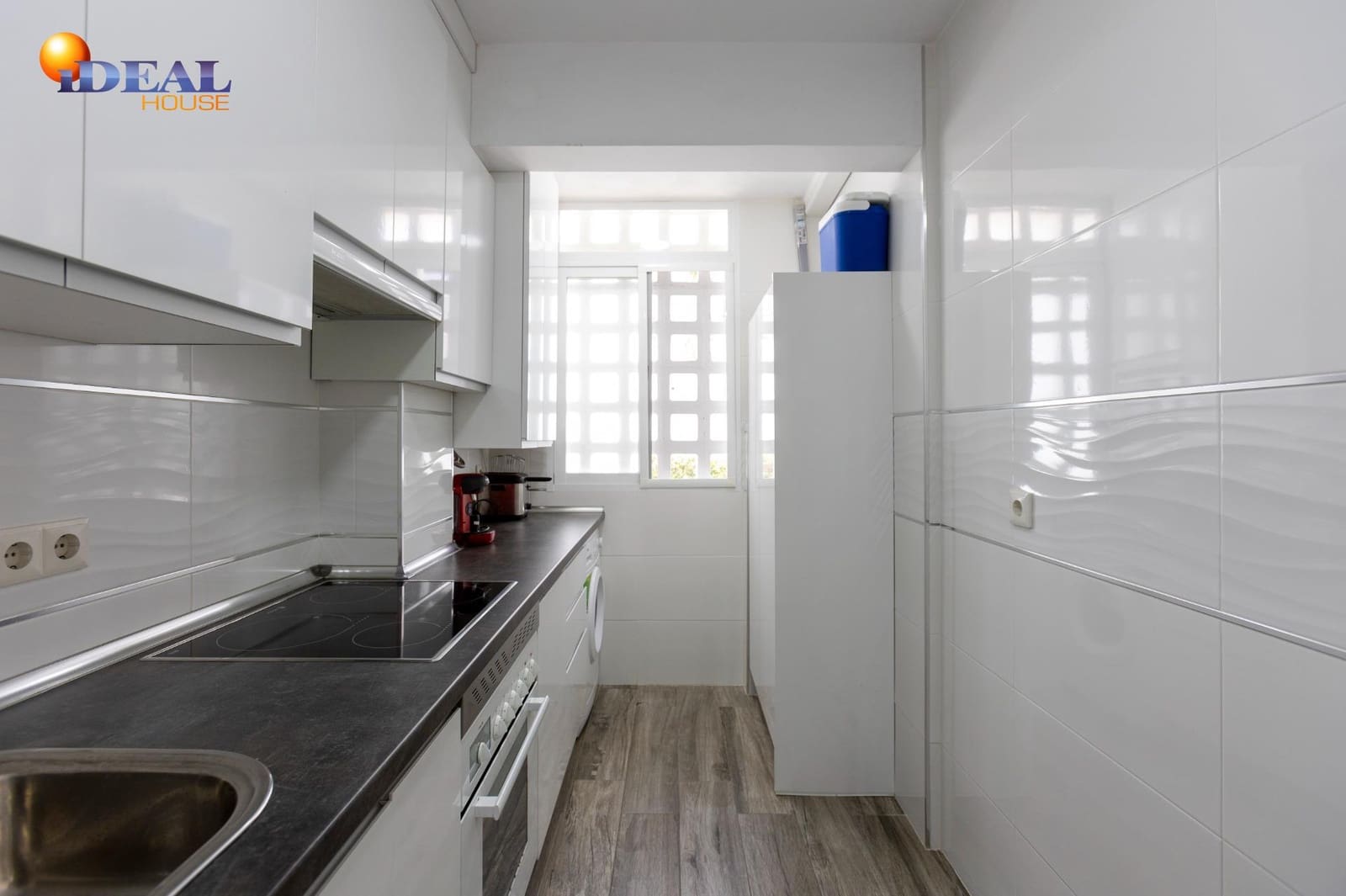 3 soverom Rekkehus til salgs i Almunecar med svømmebasseng garasje - € 274 900 (Ref: 9434227)