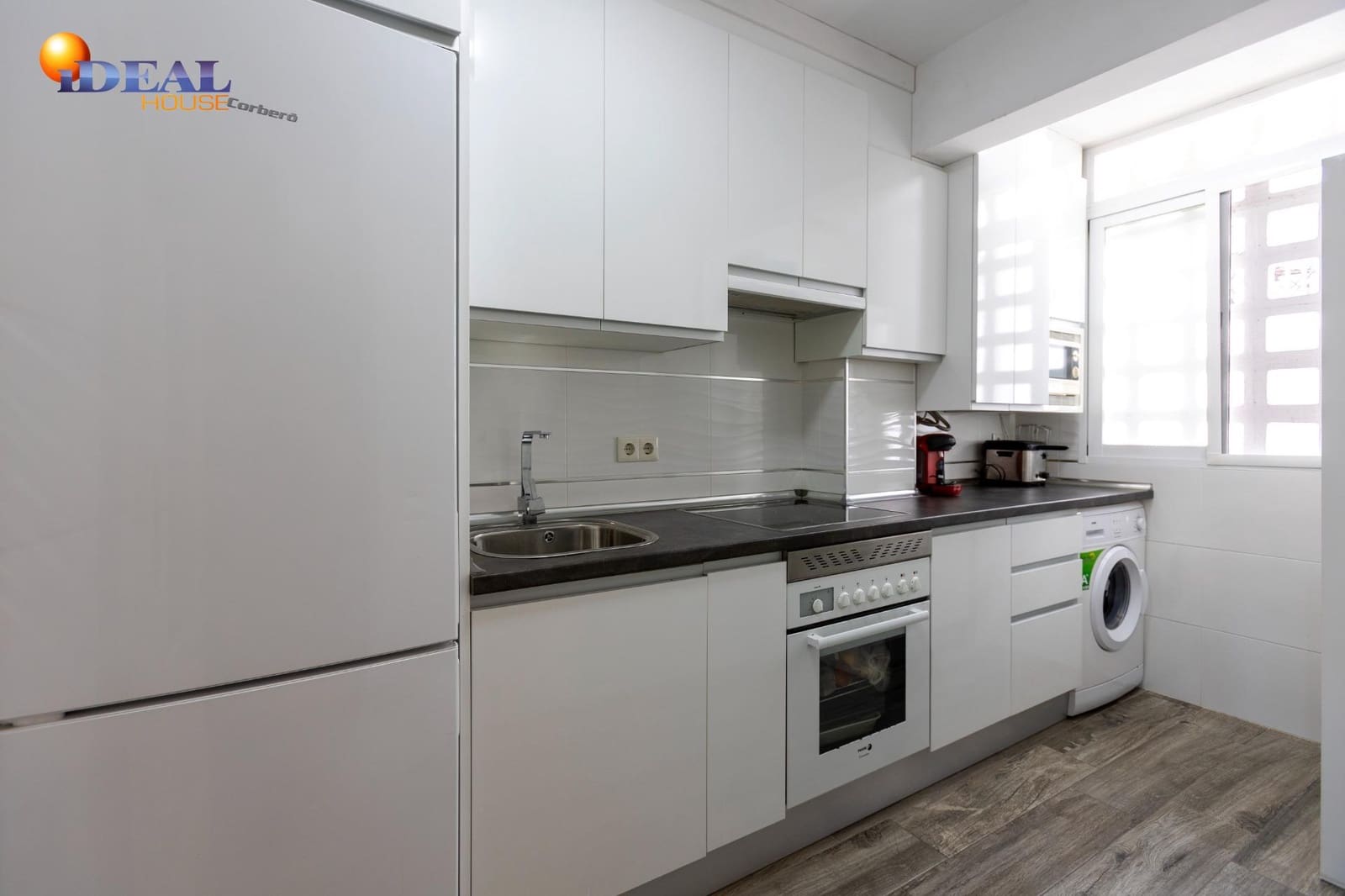 3 soverom Rekkehus til salgs i Almunecar med svømmebasseng garasje - € 274 900 (Ref: 9434227)