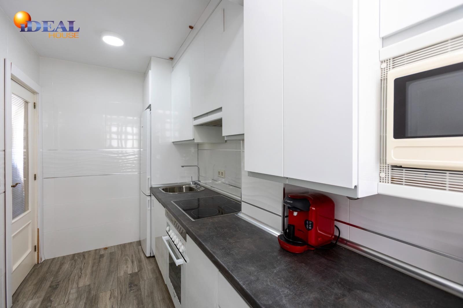 3 soverom Rekkehus til salgs i Almunecar med svømmebasseng garasje - € 274 900 (Ref: 9434227)