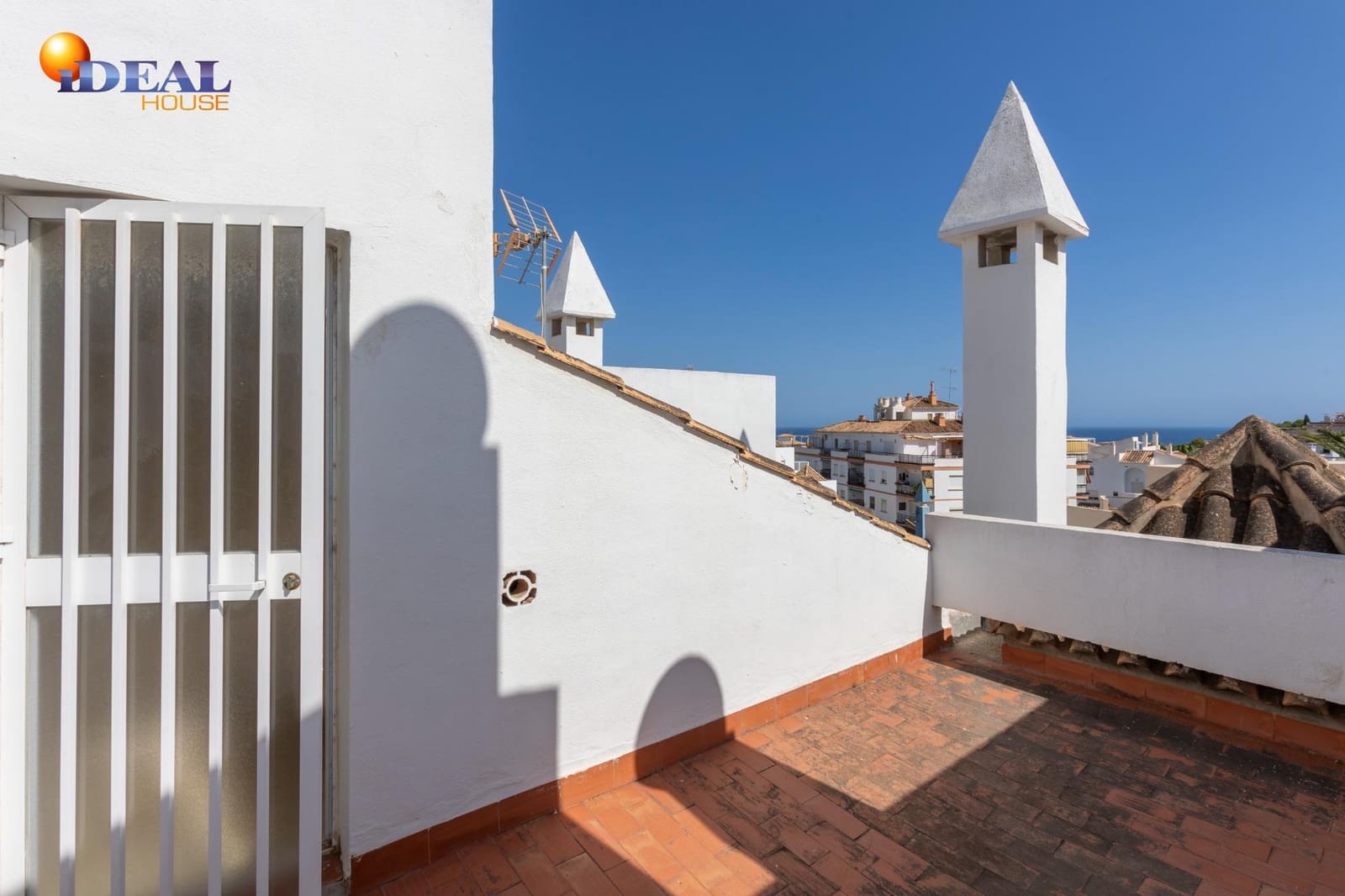 3 soverom Rekkehus til salgs i Almunecar med svømmebasseng garasje - € 274 900 (Ref: 9434227)