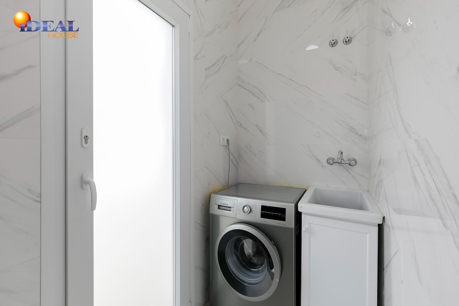 3 makuuhuone Huvila myytävänä paikassa Cullar Vega mukana uima-altaan 
autotalli - 610 000 € (Ref: 9434230)