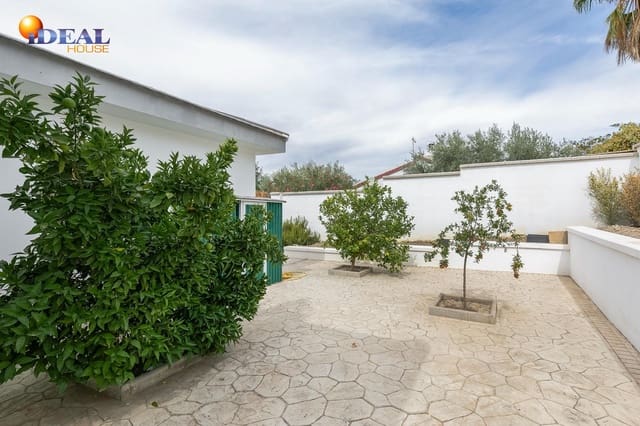 3 makuuhuone Huvila myytävänä paikassa Cúllar Vega mukana uima-altaan 
autotalli - 610 000 € (Ref: 9434230)