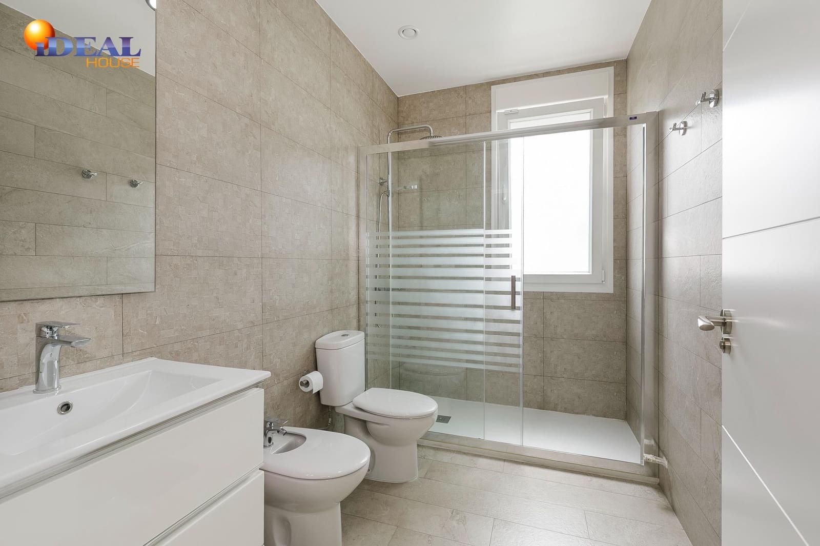 3 makuuhuone Huvila myytävänä paikassa Cullar Vega mukana uima-altaan 
autotalli - 610 000 € (Ref: 9434230)