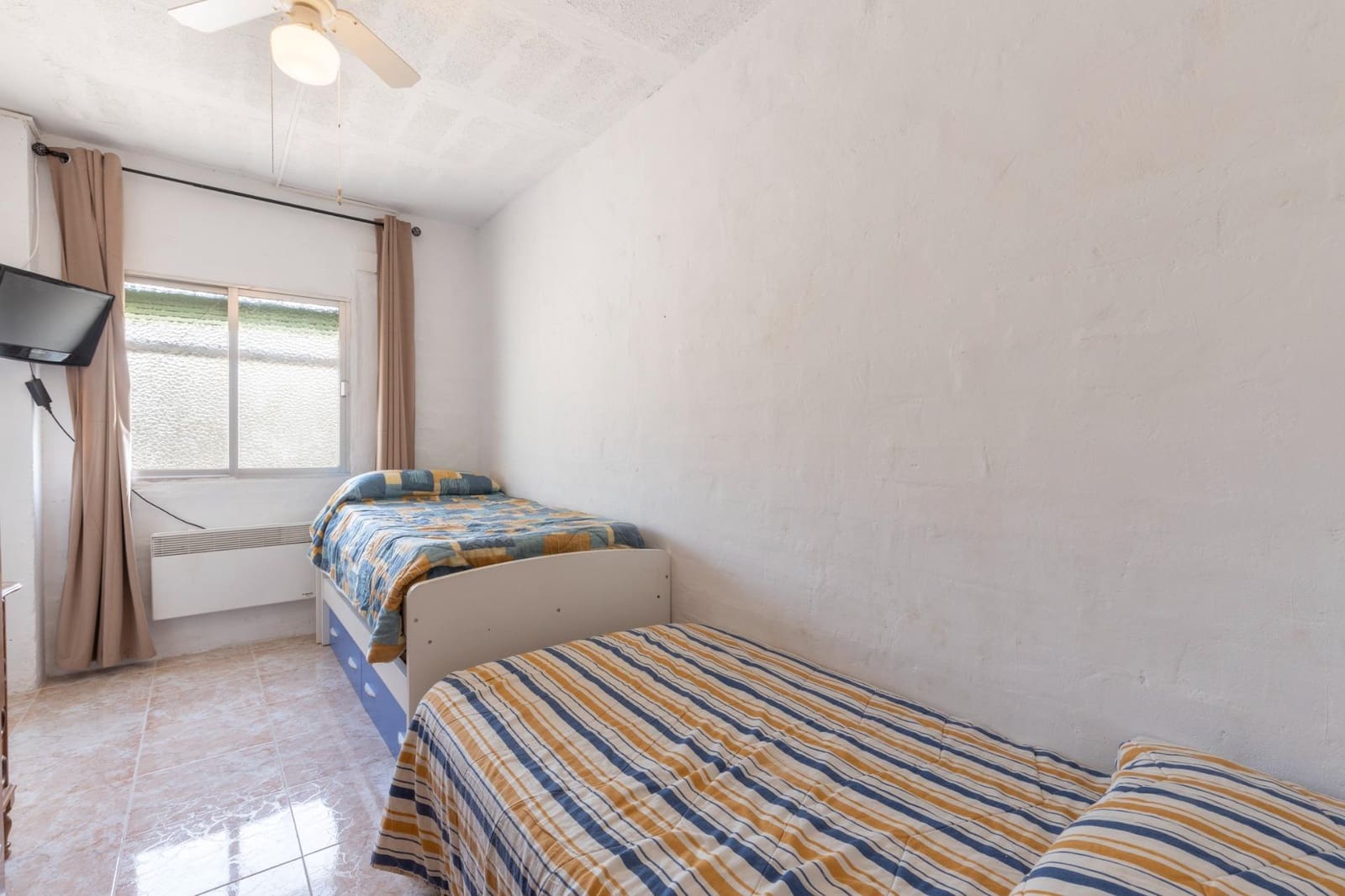 4 bedroom Finca/Country House for sale in Cogollos Vega with pool - € 199,000 (Ref: 9434233)