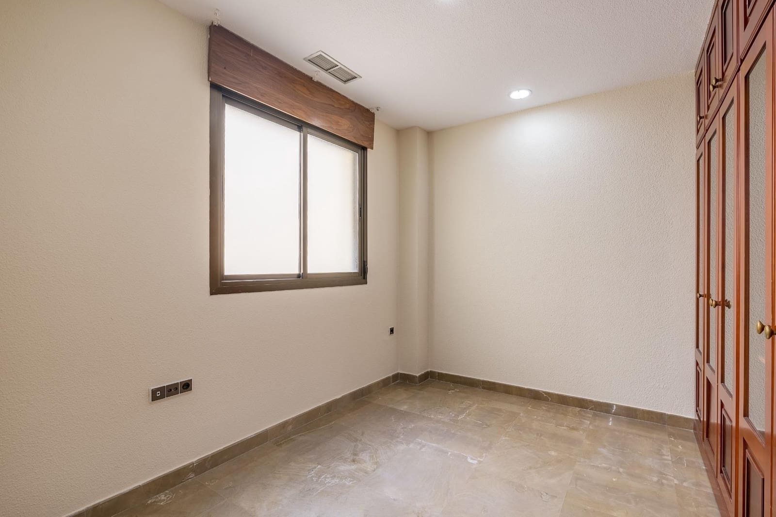 4 bedroom Flat for sale in Granada city with garage - € 649,000 (Ref: 9434234)