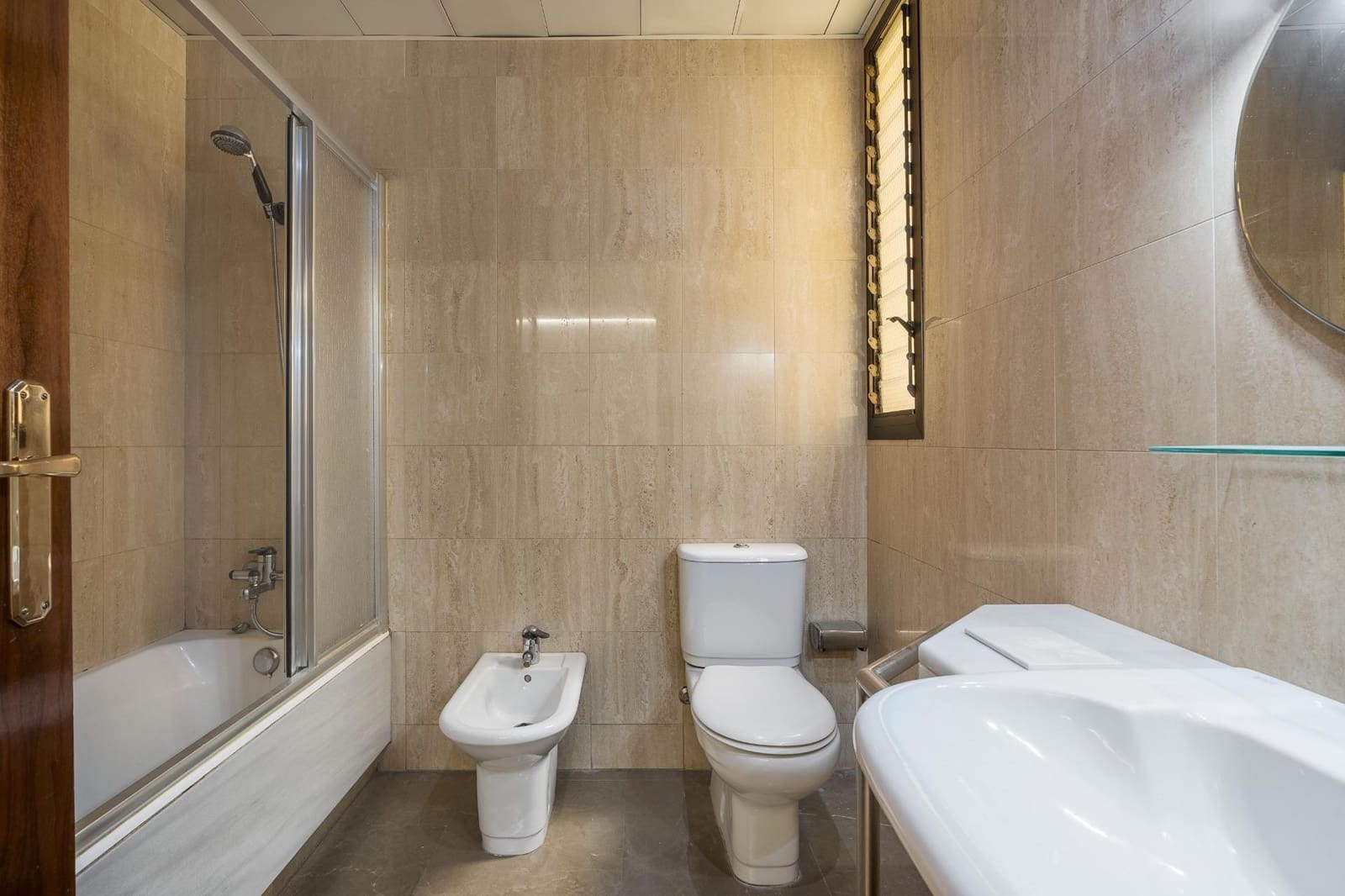 4 bedroom Flat for sale in Granada city with garage - € 649,000 (Ref: 9434234)