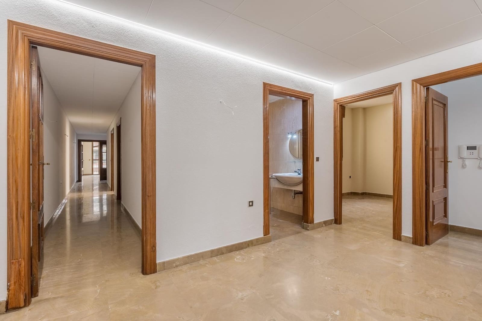 4 bedroom Flat for sale in Granada city with garage - € 649,000 (Ref: 9434234)