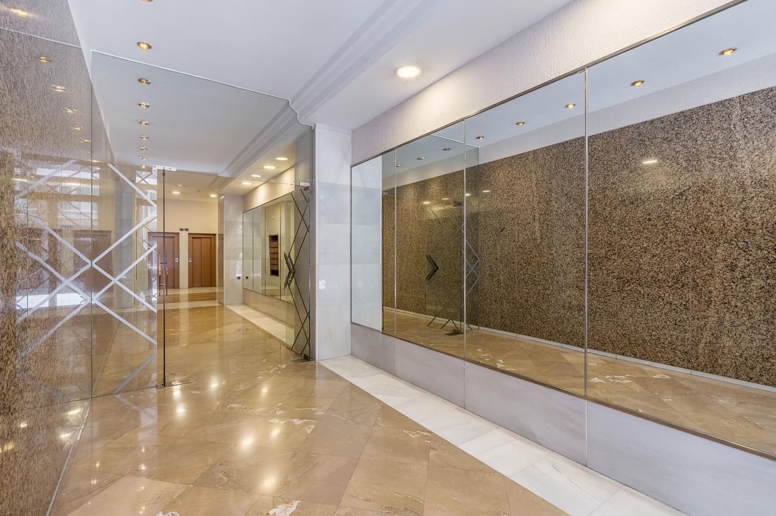 4 bedroom Flat for sale in Granada city with garage - € 649,000 (Ref: 9434234)