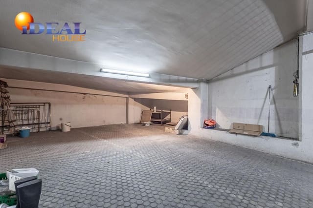 Garage for sale in Pajaritos - Plaza de Toros, Granada city - € 65,000 (Ref: 9434235)