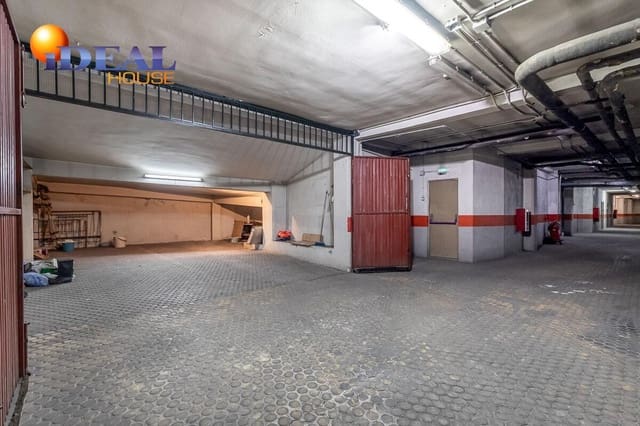 Garage for sale in Pajaritos - Plaza de Toros, Granada city - € 65,000 (Ref: 9434235)