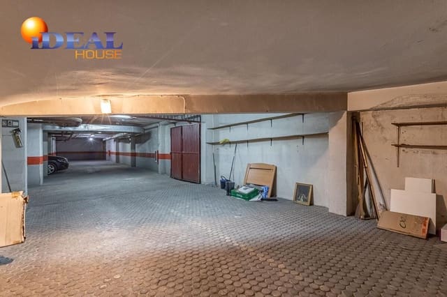 Garage for sale in Pajaritos - Plaza de Toros, Granada city - € 65,000 (Ref: 9434235)