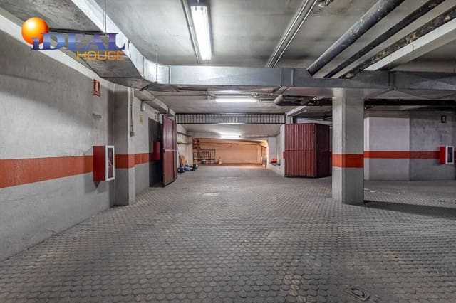 Garage for sale in Pajaritos - Plaza de Toros, Granada city - € 65,000 (Ref: 9434235)