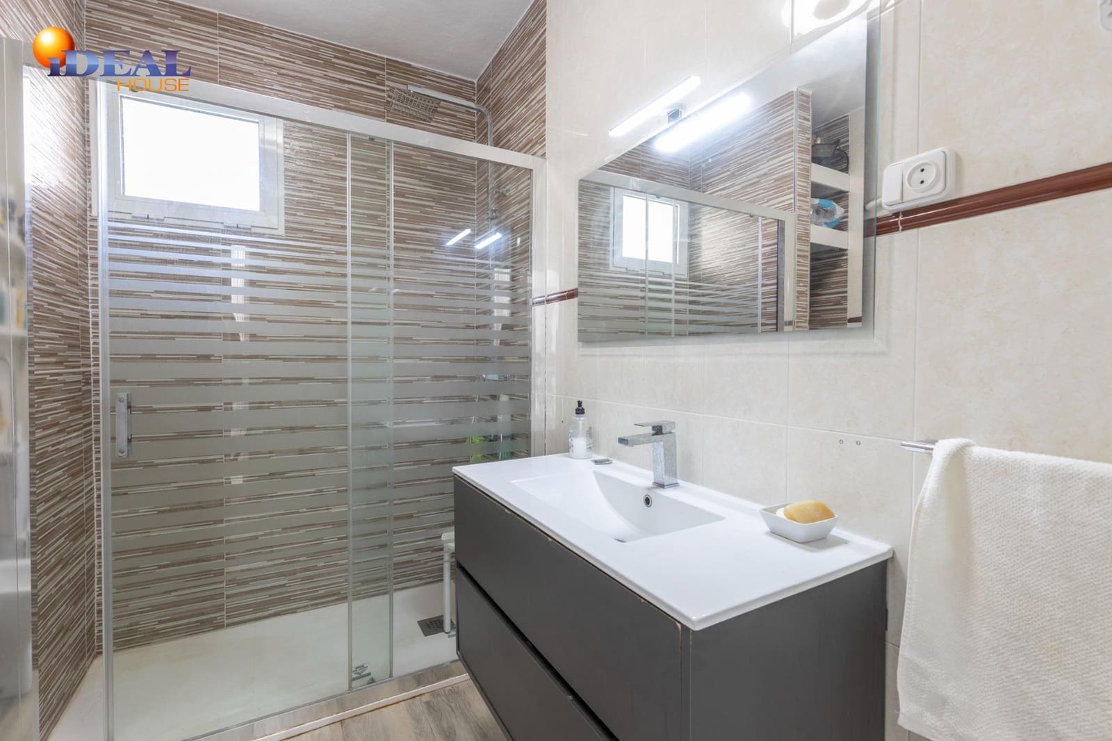 3 quarto Casa em Banda para venda em Zafarraya com garagem - 135 000 € (Ref: 9434237)