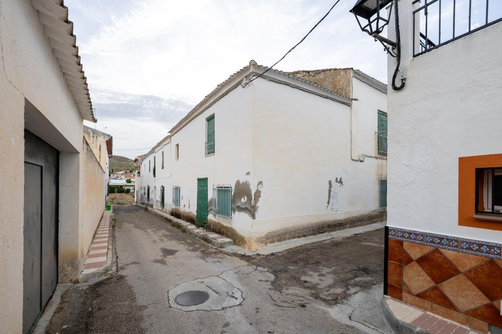 8 bedroom Townhouse for sale in La Malaha with garage - € 125,000 (Ref: 9434238)