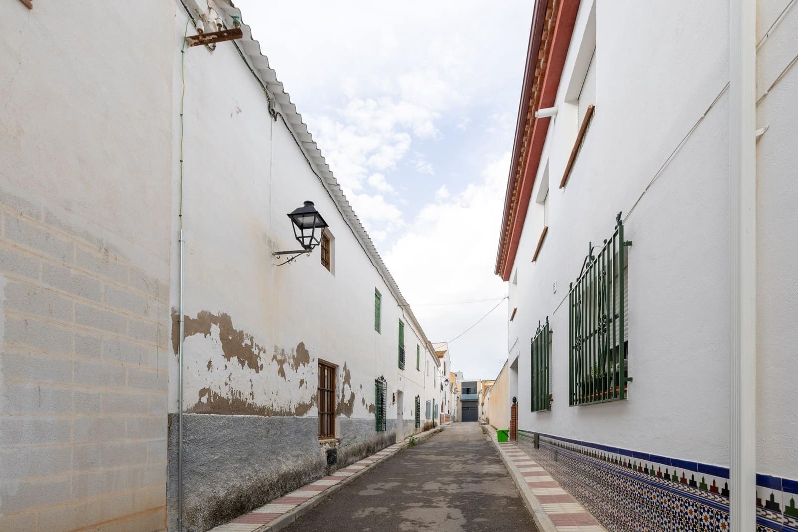 8 bedroom Townhouse for sale in La Malaha with garage - € 125,000 (Ref: 9434238)