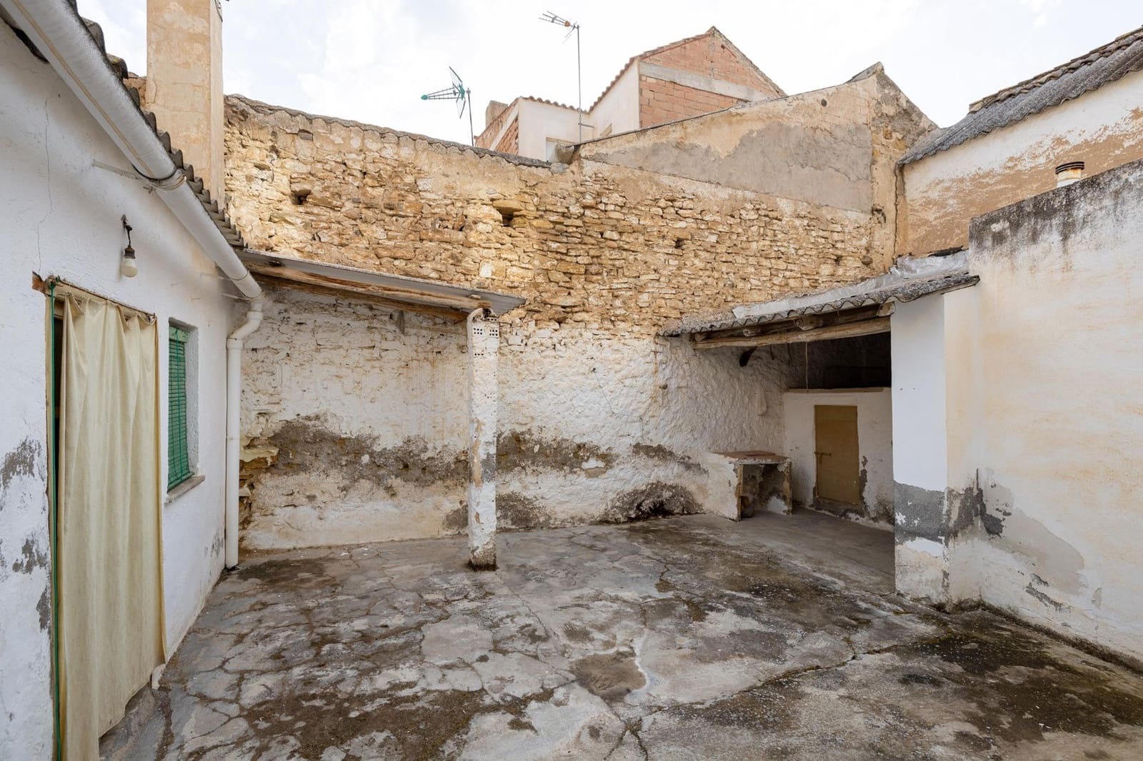 8 bedroom Townhouse for sale in La Malaha with garage - € 125,000 (Ref: 9434238)