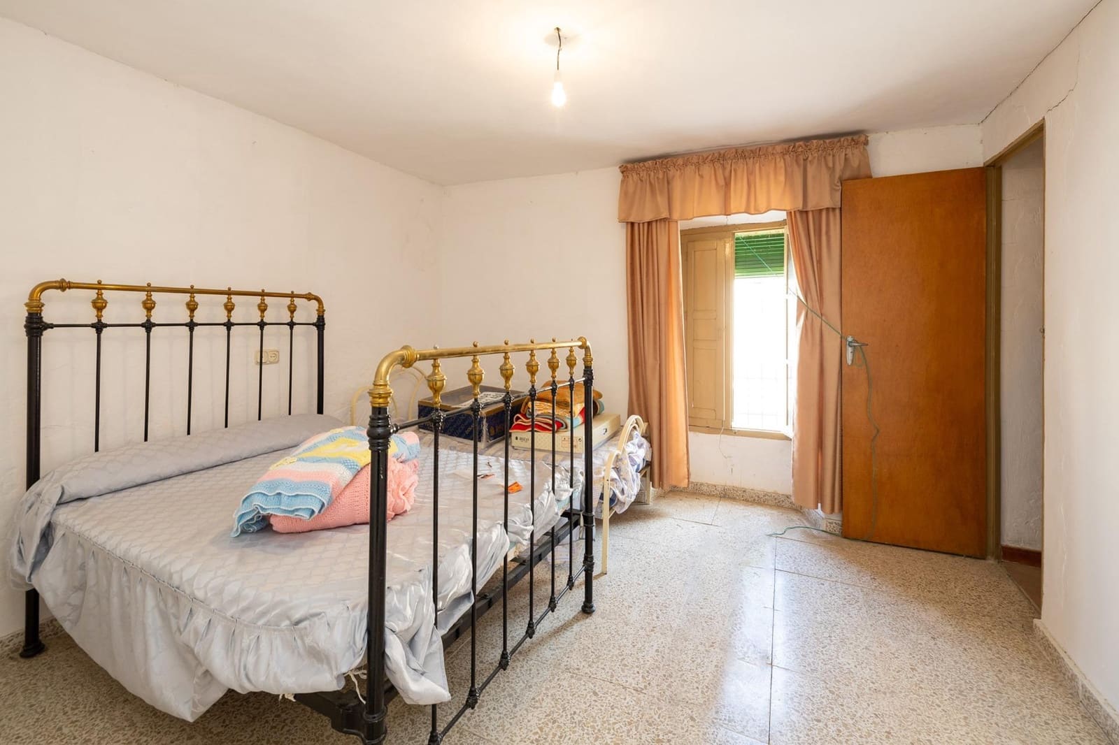 8 bedroom Townhouse for sale in La Malaha with garage - € 125,000 (Ref: 9434238)