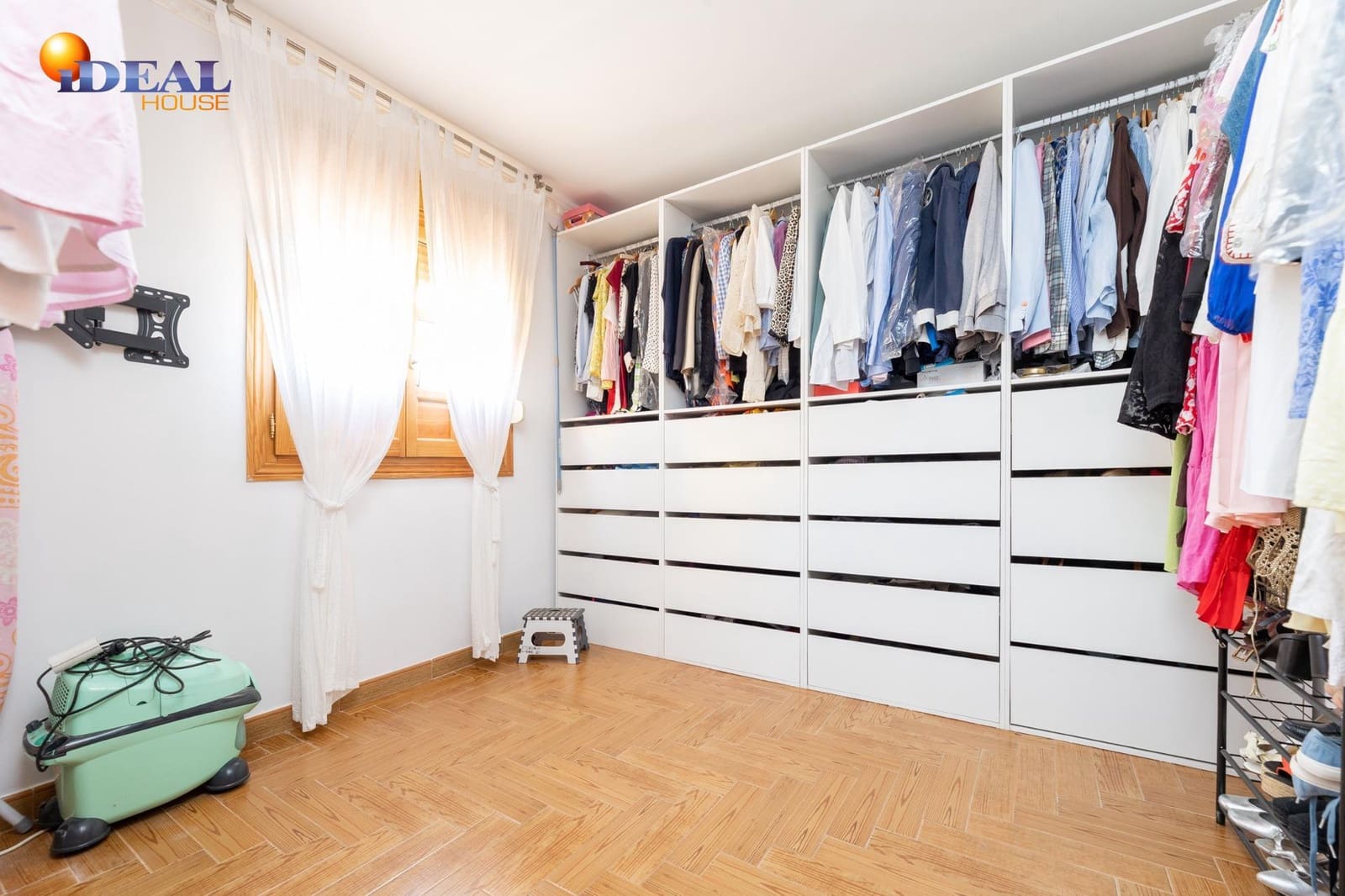 5 makuuhuone Huvila myytävänä paikassa Albolote mukana 
autotalli - 430 000 € (Ref: 9434241)