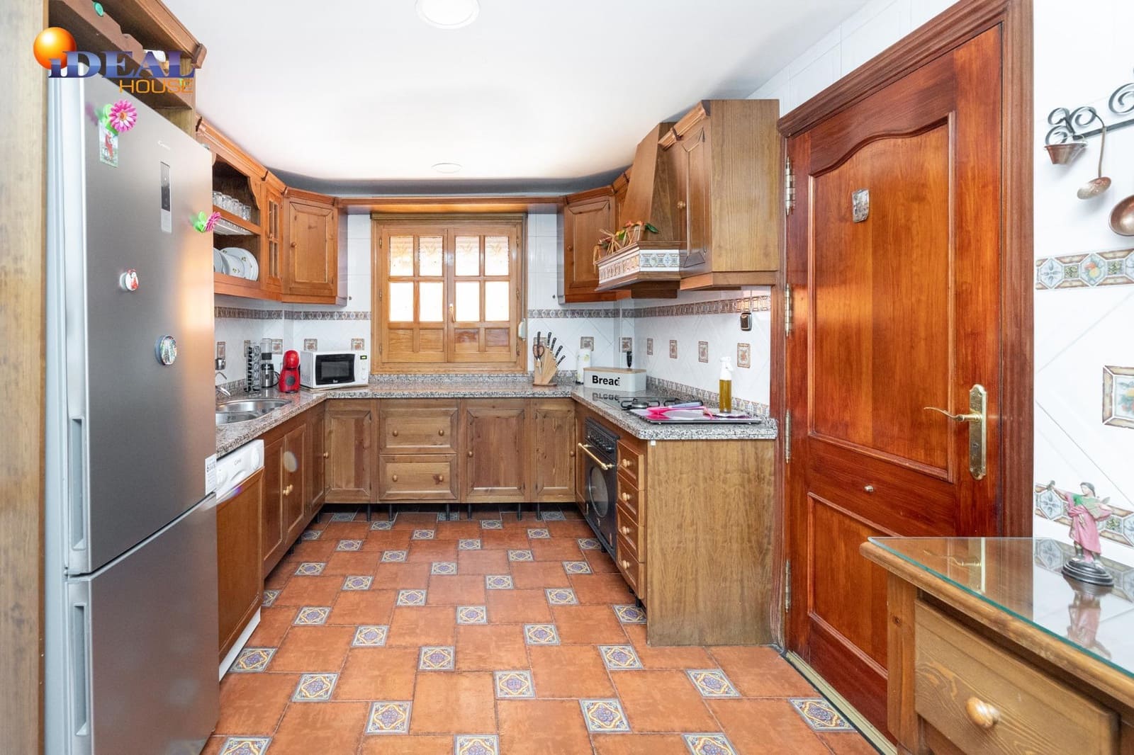 5 makuuhuone Huvila myytävänä paikassa Albolote mukana 
autotalli - 430 000 € (Ref: 9434241)