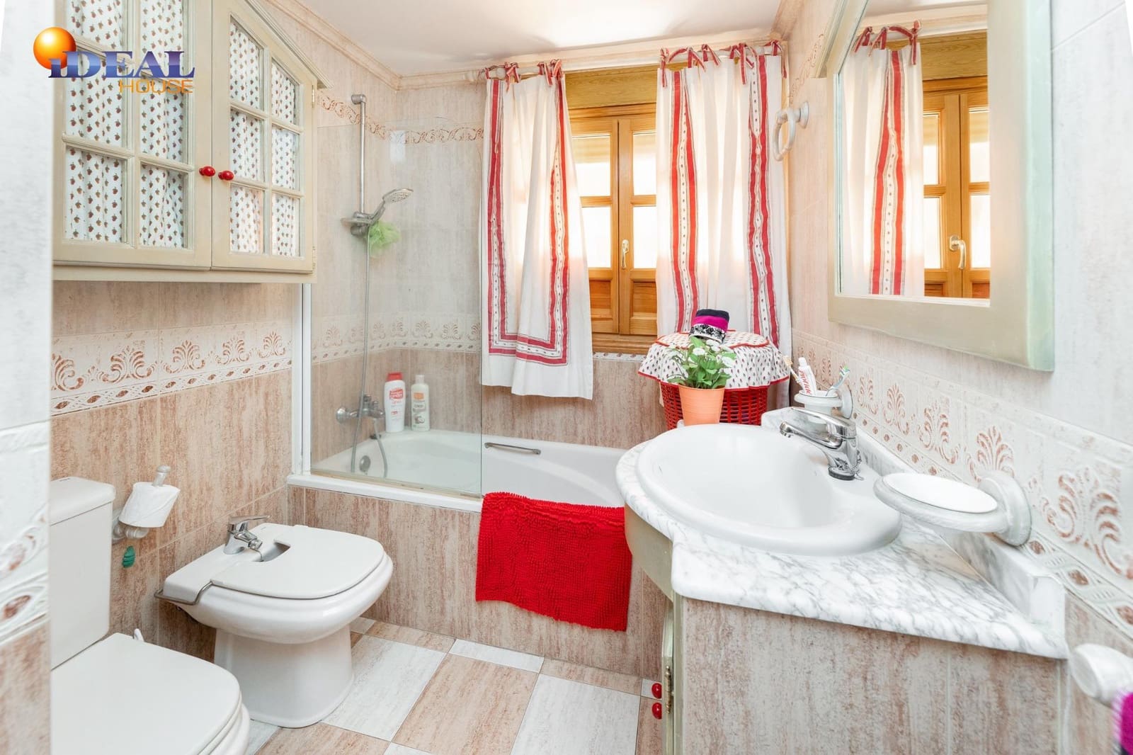 5 makuuhuone Huvila myytävänä paikassa Albolote mukana 
autotalli - 430 000 € (Ref: 9434241)