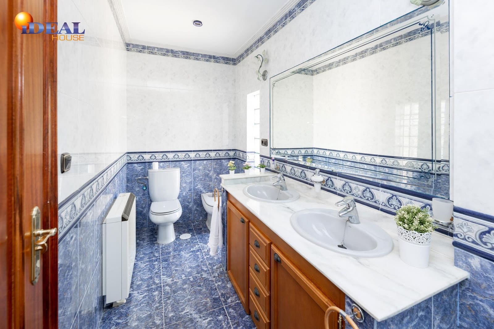 5 makuuhuone Huvila myytävänä paikassa Albolote mukana 
autotalli - 430 000 € (Ref: 9434241)