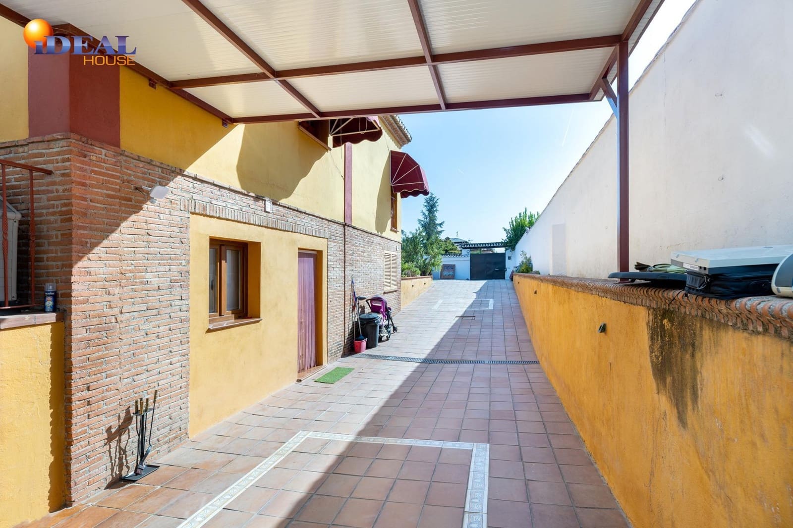 5 makuuhuone Huvila myytävänä paikassa Albolote mukana 
autotalli - 430 000 € (Ref: 9434241)