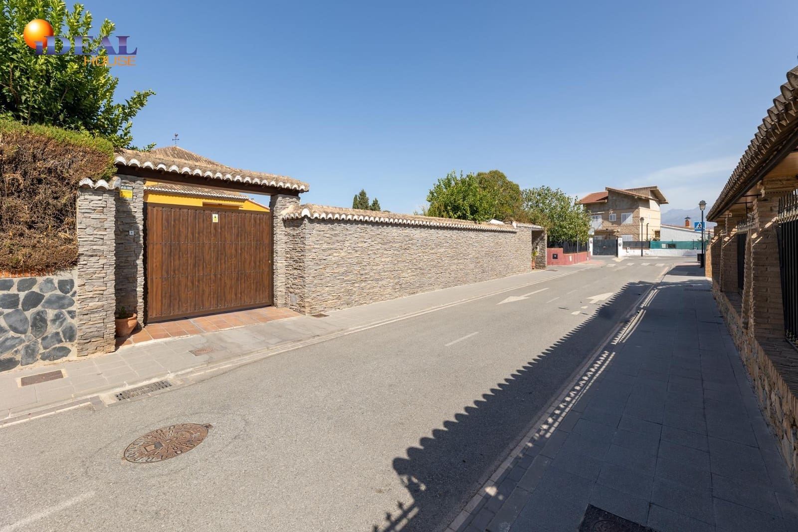 5 makuuhuone Huvila myytävänä paikassa Albolote mukana 
autotalli - 430 000 € (Ref: 9434241)